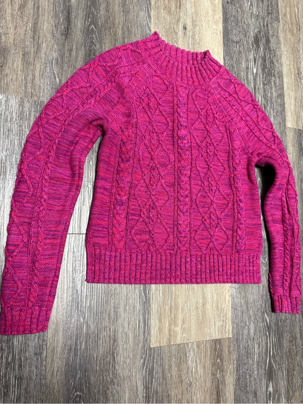 Women’s XS GAP Cable Knit Turtleneck Sweater in Bright Fuchsia 100%Cotton